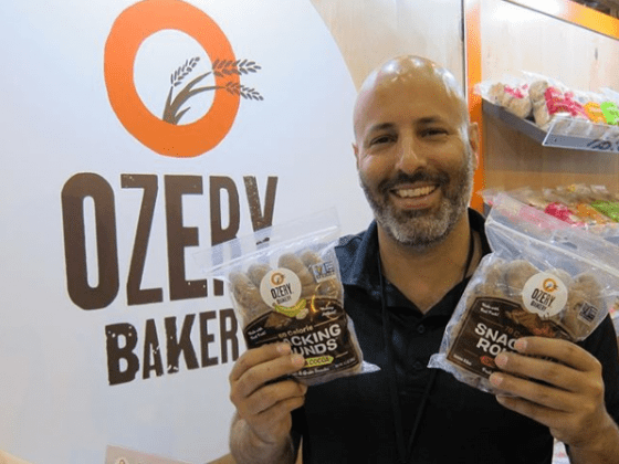 man holding ozery bakery snacking round packages