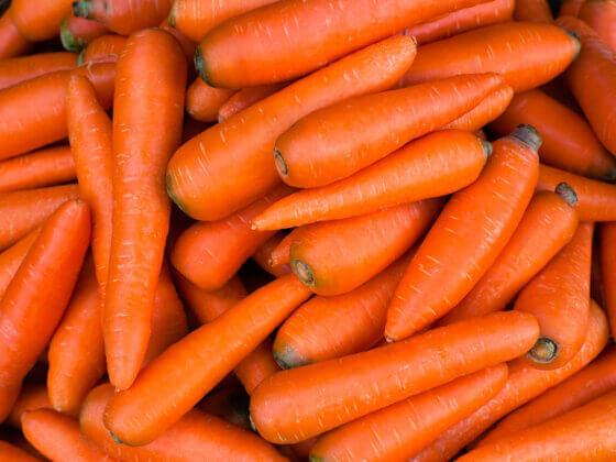 a large number of carrots in a pile close up