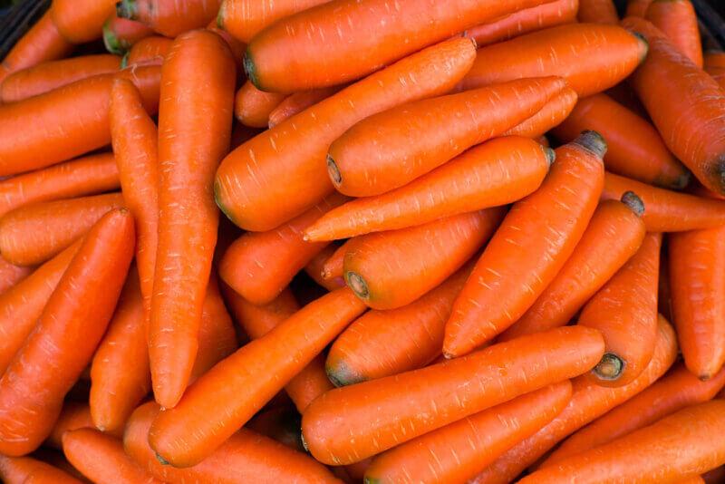 a large number of carrots in a pile close up