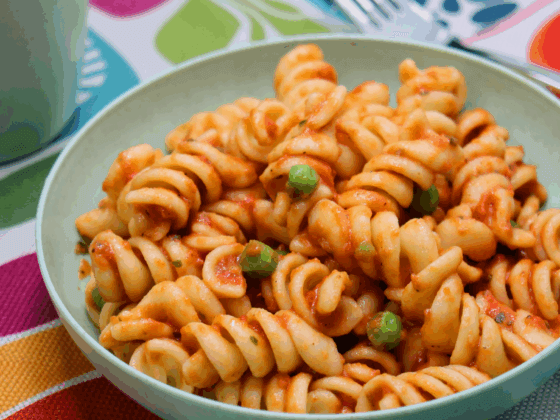 rfrk's new sundried tomato pasta salad in teal green bowl